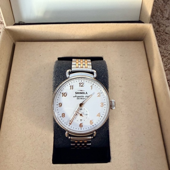 Shinola the Canfield runwell Stainless Steel Bracelet Watch
Needs new battery